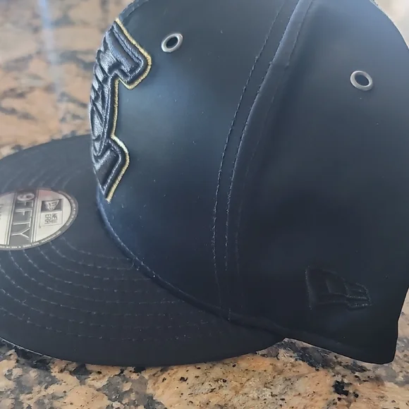 New Era Black and Gold Logo Snapback - Picture 5 of 5